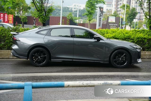 Chang'an UNI-V 2023 Серебристо-серый из Китая, фото 5