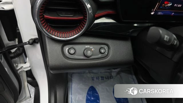Chevrolet (GM Daewoo) Trax Crossover 2023 Светло-серебряный цвет из Кореи, фото 5