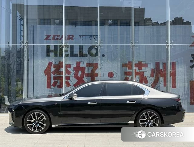 BMW 7 series 2024 Черный из Китая, фото 5