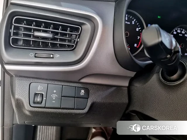 Kia Stonic 2018 Белый из Кореи, фото 5