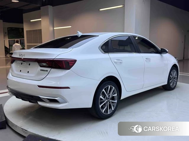 Kia K3 2022 Белый из Китая, фото 5