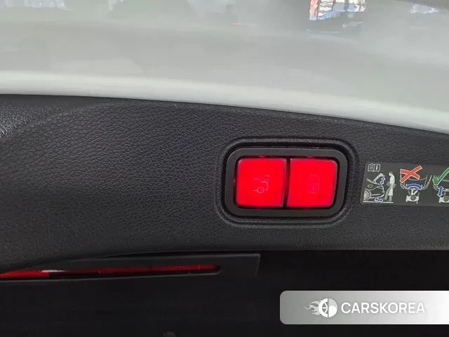 Mercedes-Benz E-Class W213 2023 Белый из Кореи, фото 5