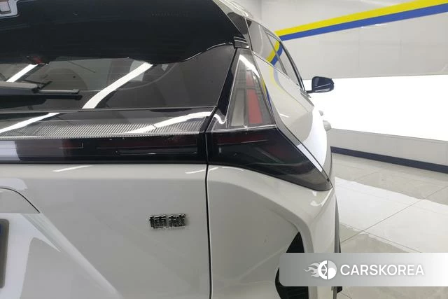 Geely Automobile Boyue 2024 Белый из Китая, фото 5