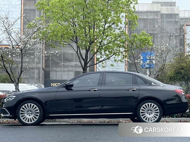 Mercedes-Benz E-class 2023 Черный из Китая, фото 5