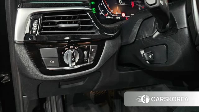 BMW 5 Series (G30) 2021 Черный из Кореи, фото 5
