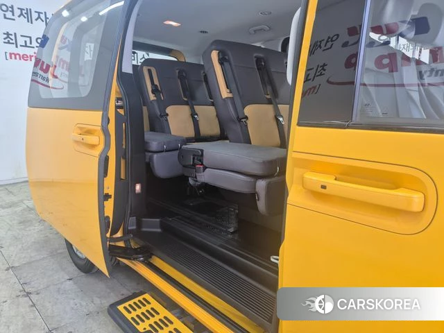 Hyundai Staria 2022 Желтый из Кореи, фото 5