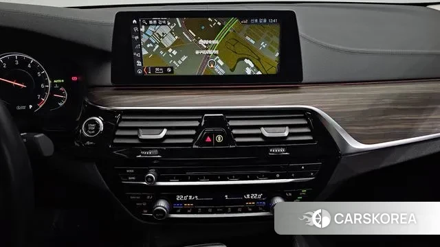 BMW 5 Series (G30) 2018 Белый из Кореи, фото 5