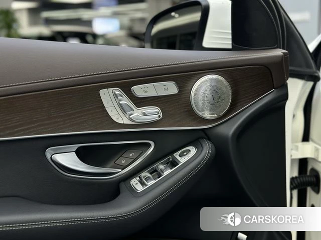 Mercedes-Benz GLC 2023 Белый из Китая, фото 5