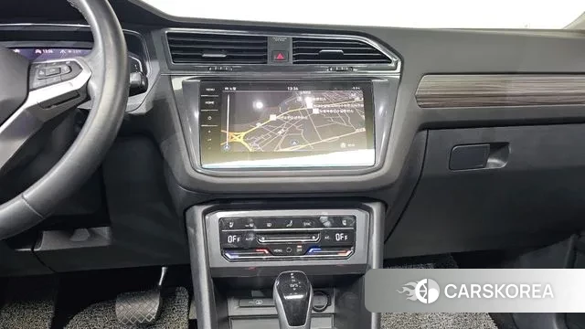 Volkswagen Tiguan Allspace 2023 Белый из Кореи, фото 5