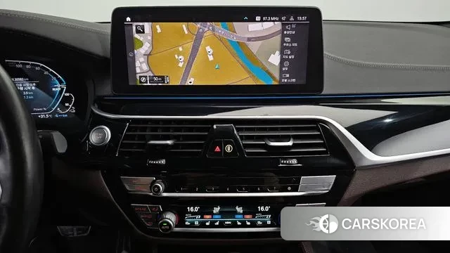 BMW 5 Series (G30) 2021 Белый из Кореи, фото 5