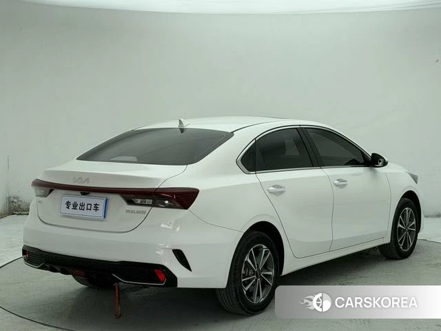 Kia K3 2023 Белый из Китая, фото 5