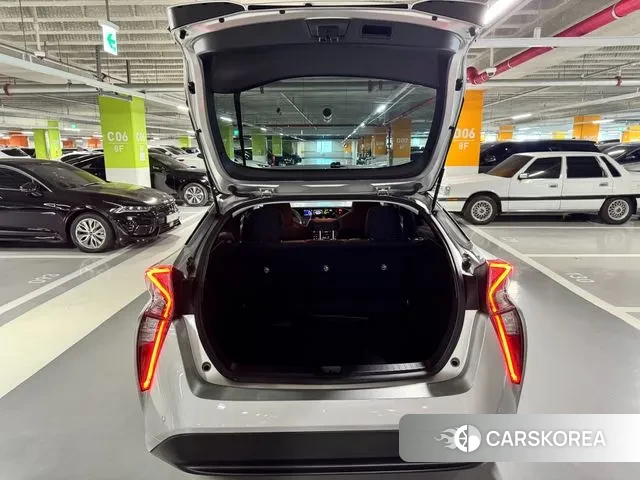 Toyota Prius 4th Generation 2018 Серебристо-серый из Кореи, фото 5