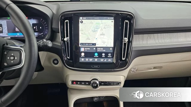 Volvo XC40 2024 Белый из Кореи, фото 5