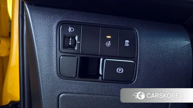 Hyundai Staria 2023 Желтый из Кореи, фото 5