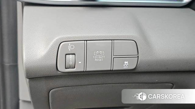 Hyundai The New Avante Hybrid (CN7) 2023 Серебристо-серый из Кореи, фото 5