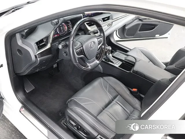 Lexus ES300h 7th generation 2021 Белый из Кореи, фото 5