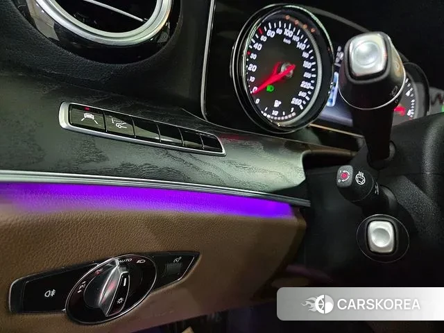 Mercedes-Benz E-Class W213 2018 Серый из Кореи, фото 5