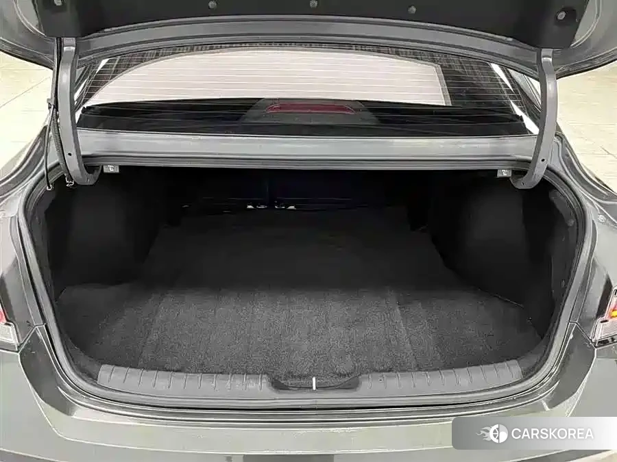Hyundai Elantra 2024 Silver/gray из Китая, фото 5