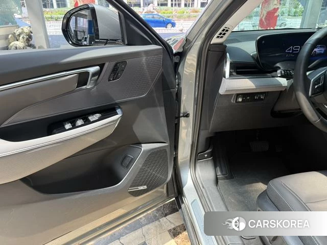 Buick E5 2023 Серебристо-серый из Китая, фото 5