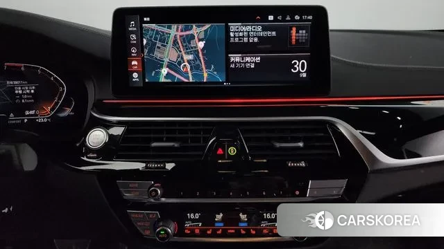 BMW 5 Series (G30) 2023 Белый из Кореи, фото 5