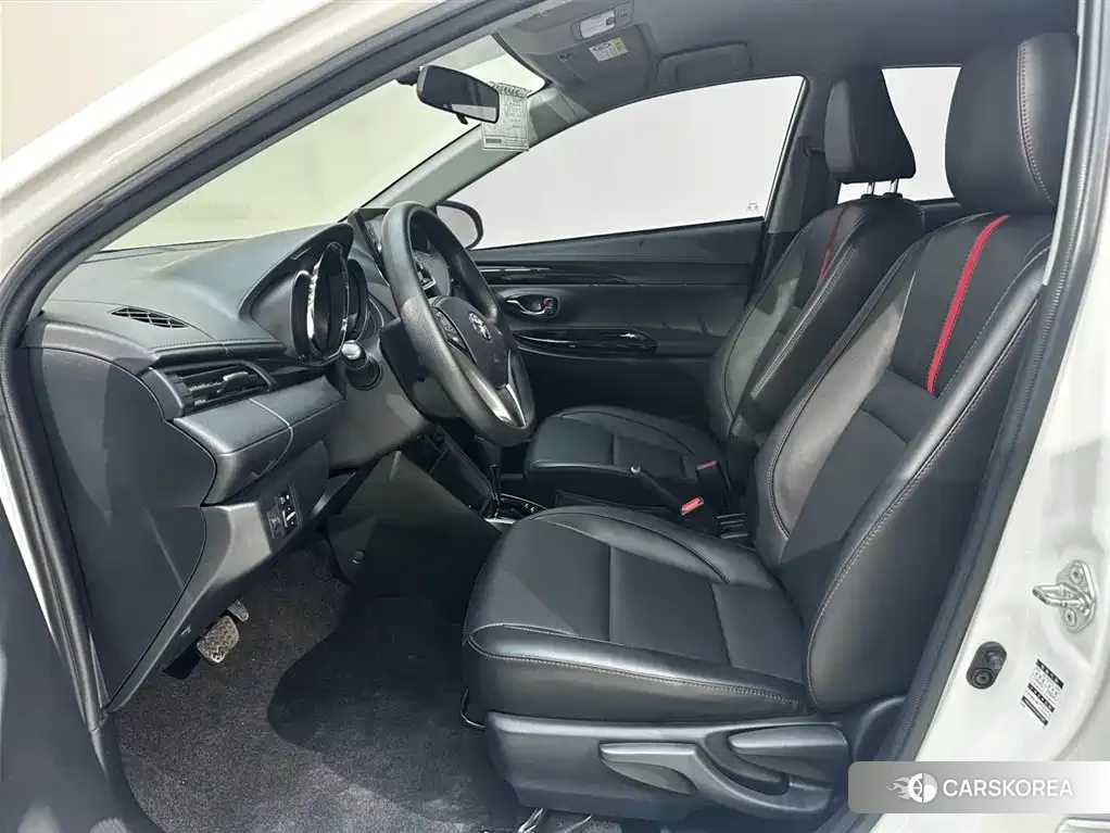 Toyota Yaris L 2022 Белый из Китая, фото 5