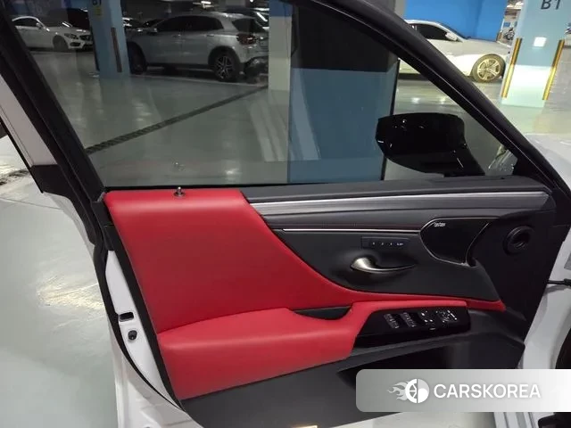 Lexus ES300h 7th generation 2023 Белый из Кореи, фото 5