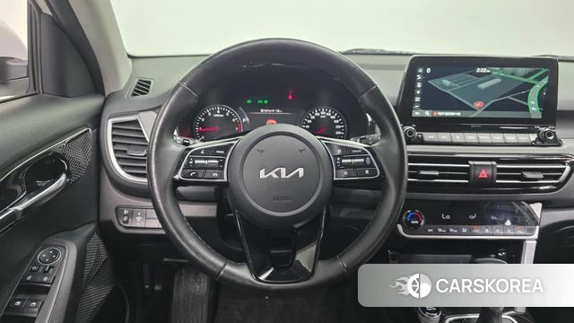 Kia Seltos 2022 Белый из Кореи, фото 5