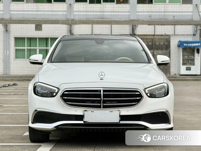 Mercedes-Benz E-class 2023 Белый из Китая, фото 5