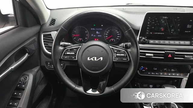 Kia Seltos 2022 Белый из Кореи, фото 5