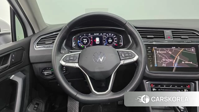 Volkswagen Tiguan second Generation 2022 Белый из Кореи, фото 5