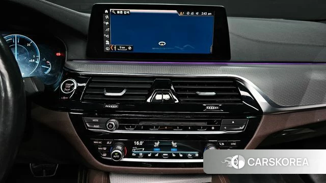 BMW 5 Series (G30) 2019 Серебристо-серый из Кореи, фото 5