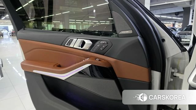 BMW X7 (G07) 2023 Белый из Кореи, фото 5