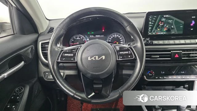 Kia Seltos 2022 Белый из Кореи, фото 5