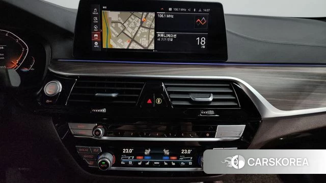 BMW 5 Series (G30) 2019 Серебристо-серый из Кореи, фото 5