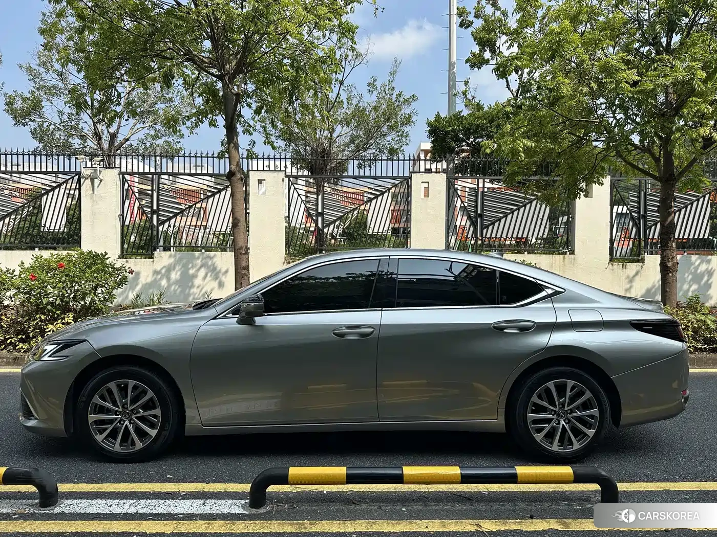 Lexus ES 2026 Silver/gray из Китая, фото 5