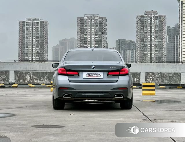BMW 5 series (imported) 2022 Серебристо-серый из Китая, фото 5