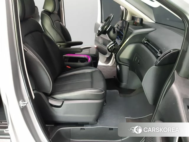 Hyundai Staria 2021 Серебристо-серый из Кореи, фото 5