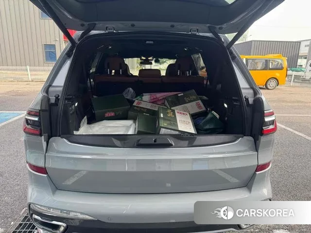 BMW X7 (G07) 2024 Цвет галактики из Кореи, фото 5