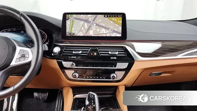 BMW 5 Series (G30) 2021 Серебристо-серый из Кореи, фото 5