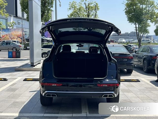 Audi Q5L 2023 Черный из Китая, фото 5