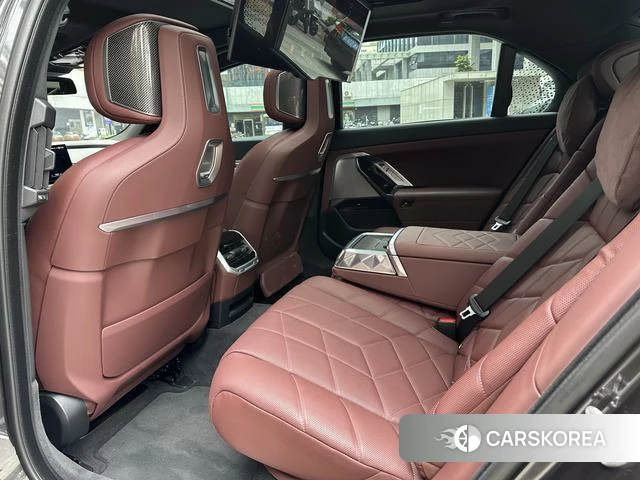 BMW 7 series 2024 Черный из Китая, фото 5