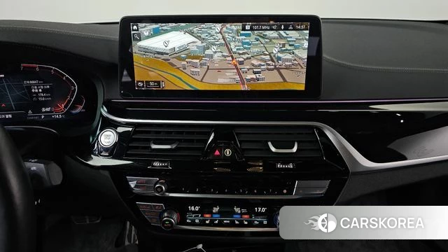 BMW 5 Series (G30) 2023 Белый из Кореи, фото 5