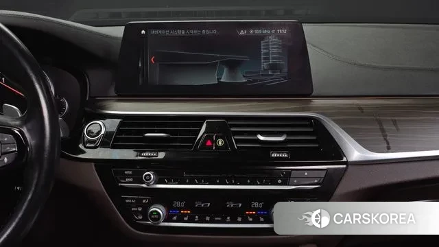 BMW 5 Series (G30) 2018 Белый из Кореи, фото 5