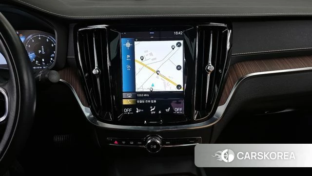 Volvo S60 3rd generation 2021 Белый из Кореи, фото 5