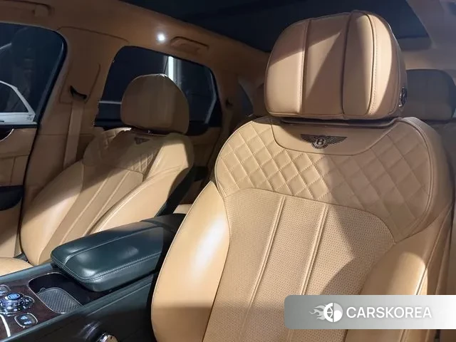 Bentley Bentayga 2018 Белый из Кореи, фото 5