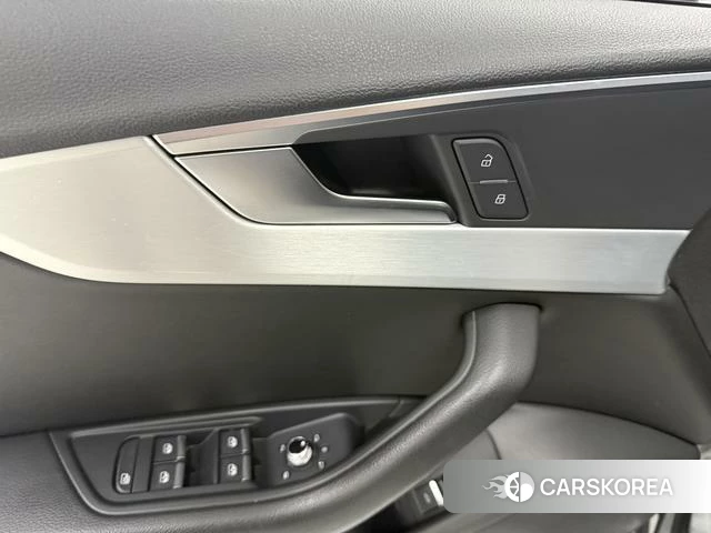 Audi A4L 2021 Темно-серый из Китая, фото 5