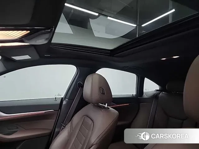 BMW 4 Series (G22) 2021 Серебристо-серый из Кореи, фото 5