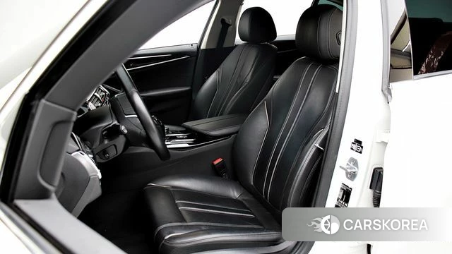 BMW 5 Series (G30) 2019 Белый из Кореи, фото 5