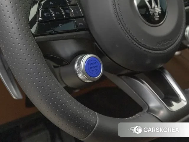 Maserati Grecale 2024 Светло-серебряный цвет из Кореи, фото 5