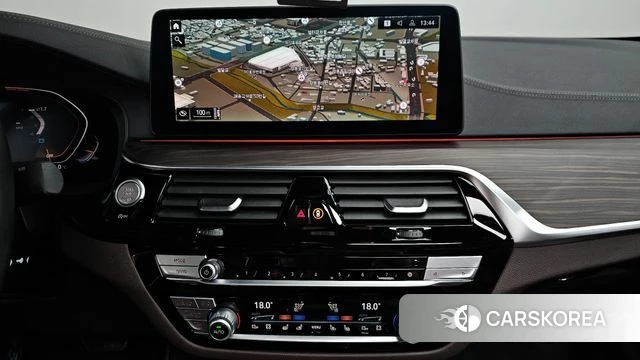 BMW 5 Series (G30) 2021 Белый из Кореи, фото 5